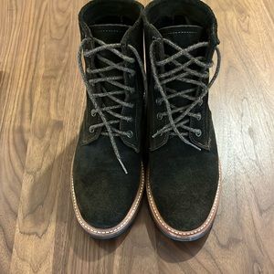 Nisolo Amalia All-Weather Boots size 7. Olive/Brown suede lace-up boots.